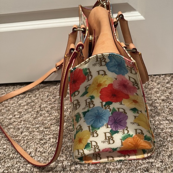 Dooney & Bourke Leather Hibiscus Floral Janine Handbag, fine condition - Picture 4 of 11